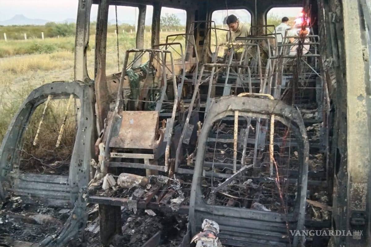 Vagoneta se incendia en la carretera Saltillo-Monclova