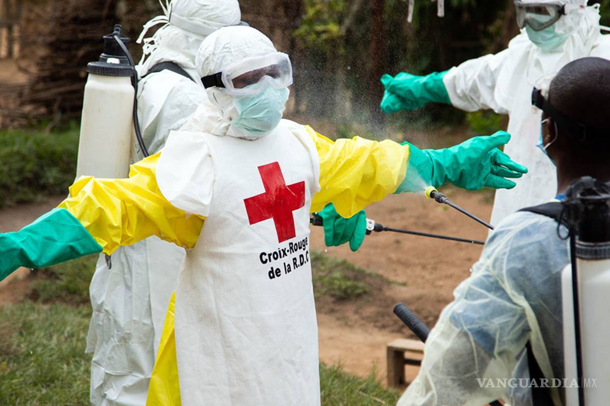 En medio de crisis por COVID-19, reaparece ébola en África