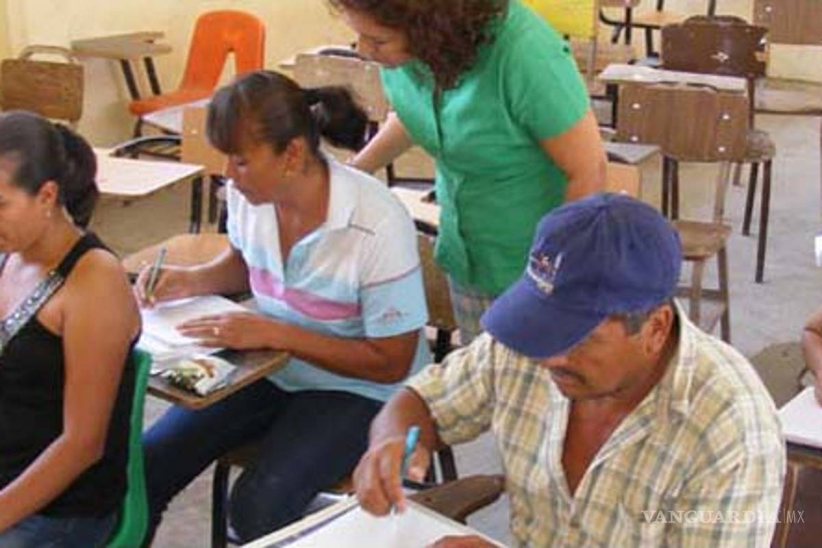 1.2 millones de mexicanos siguen en rezago educativo: INEA
