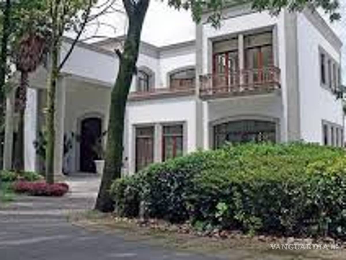 $!Mientras EPN se ‘camufla’ en disfraces, Angélica Rivera es vista en lujosas tiendas de EU