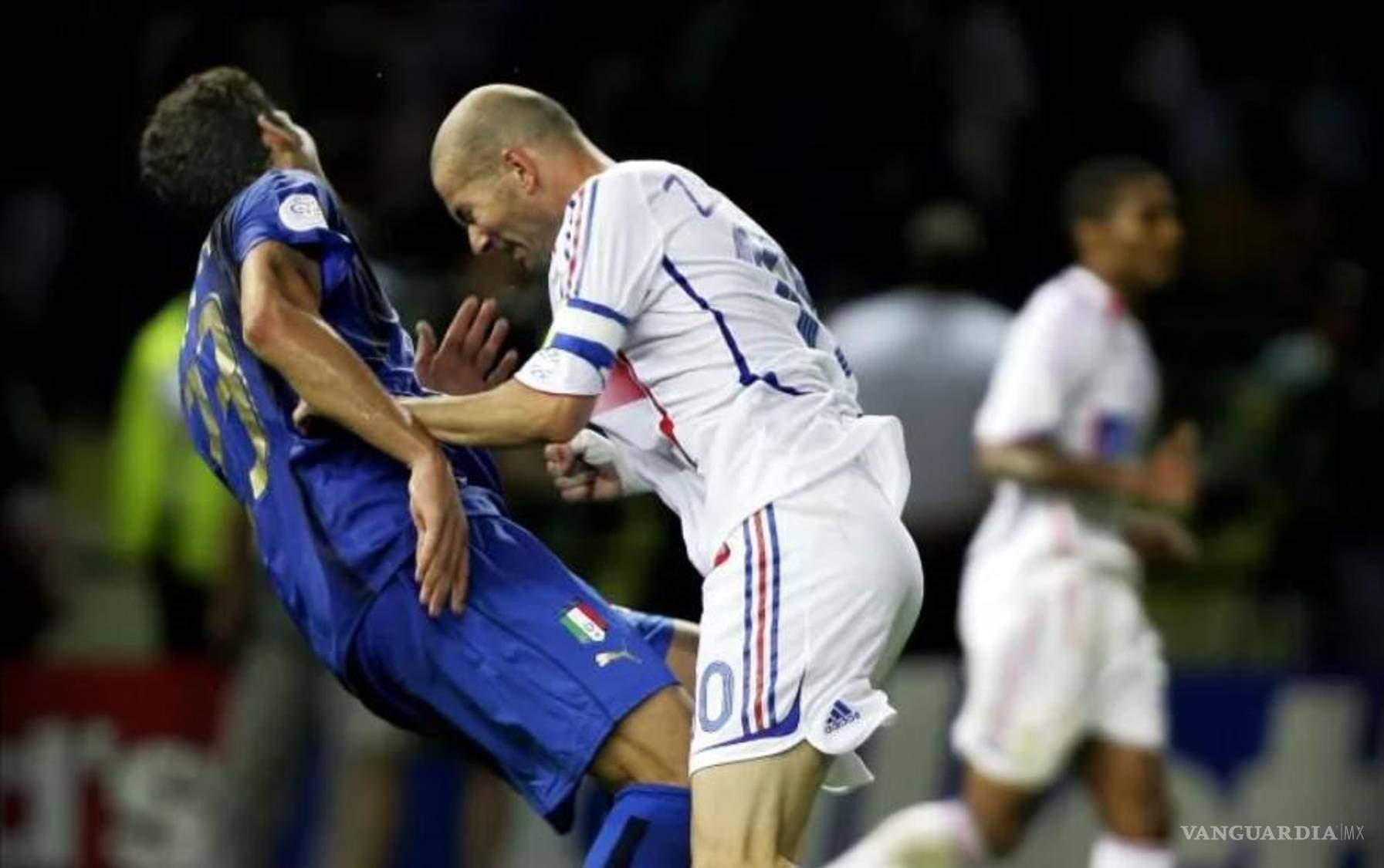 $!La expulsión de Zidane en su último partido profesional marcó para siempre la final de Alemania 2006.