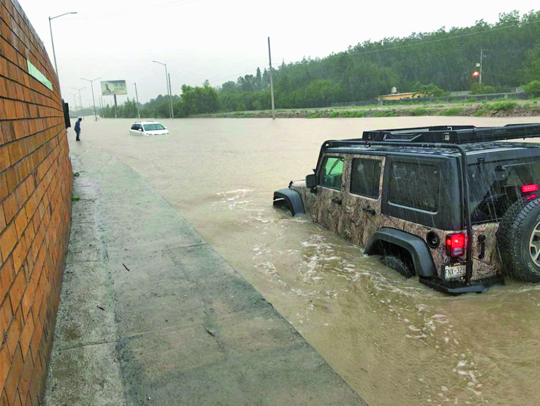 $!Paralizan lluvias a Saltillo: se inunda norte de la ciudad y colapsa donde no se debió construir