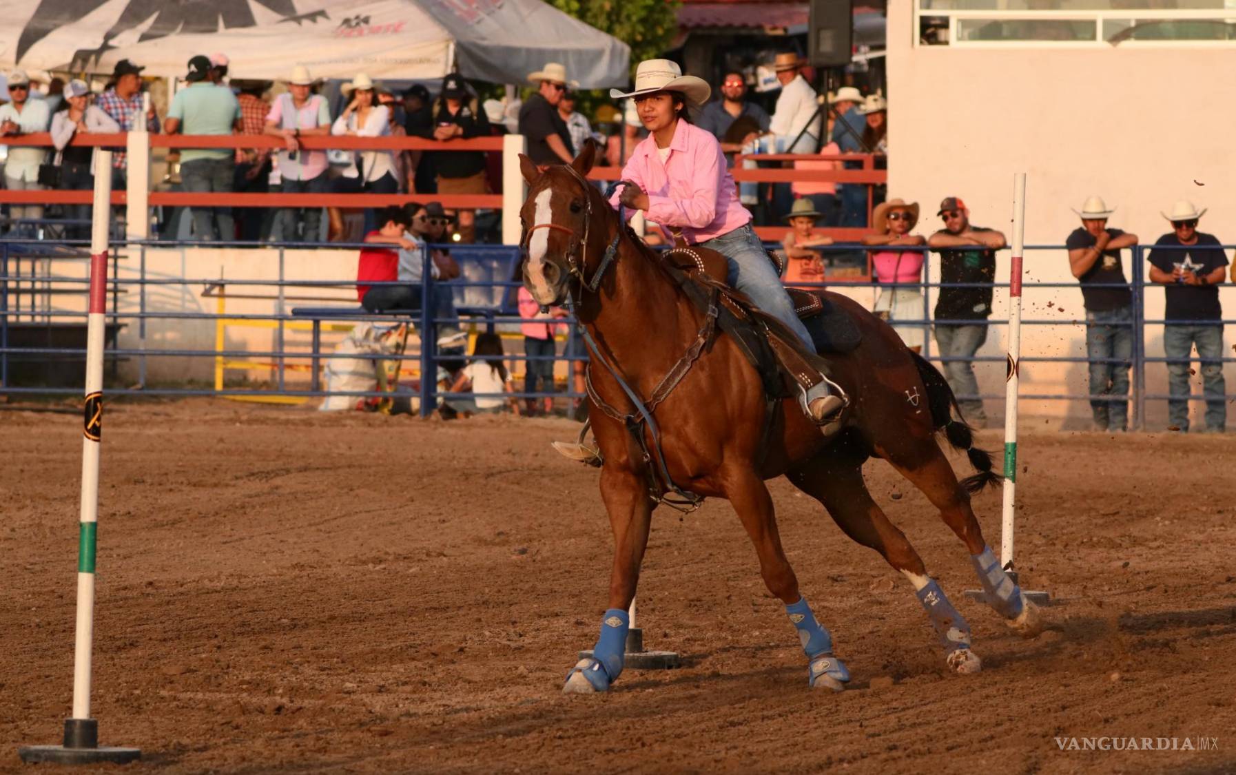 $!Más actividades adornaron la contienda que se vivía en las parrillas del recinto.