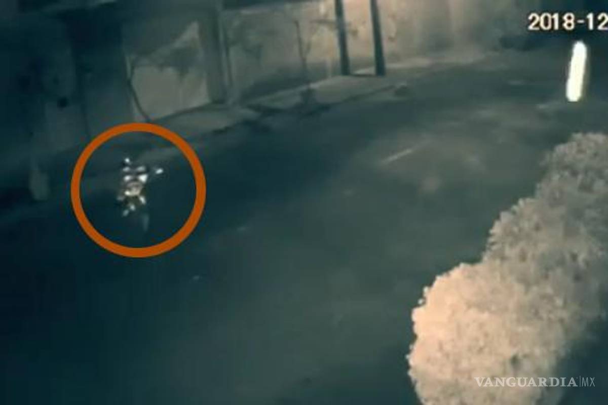 ¿Bruja o extraterrestre?... el misterioso ente que caminó por las calles del Edomex (video)