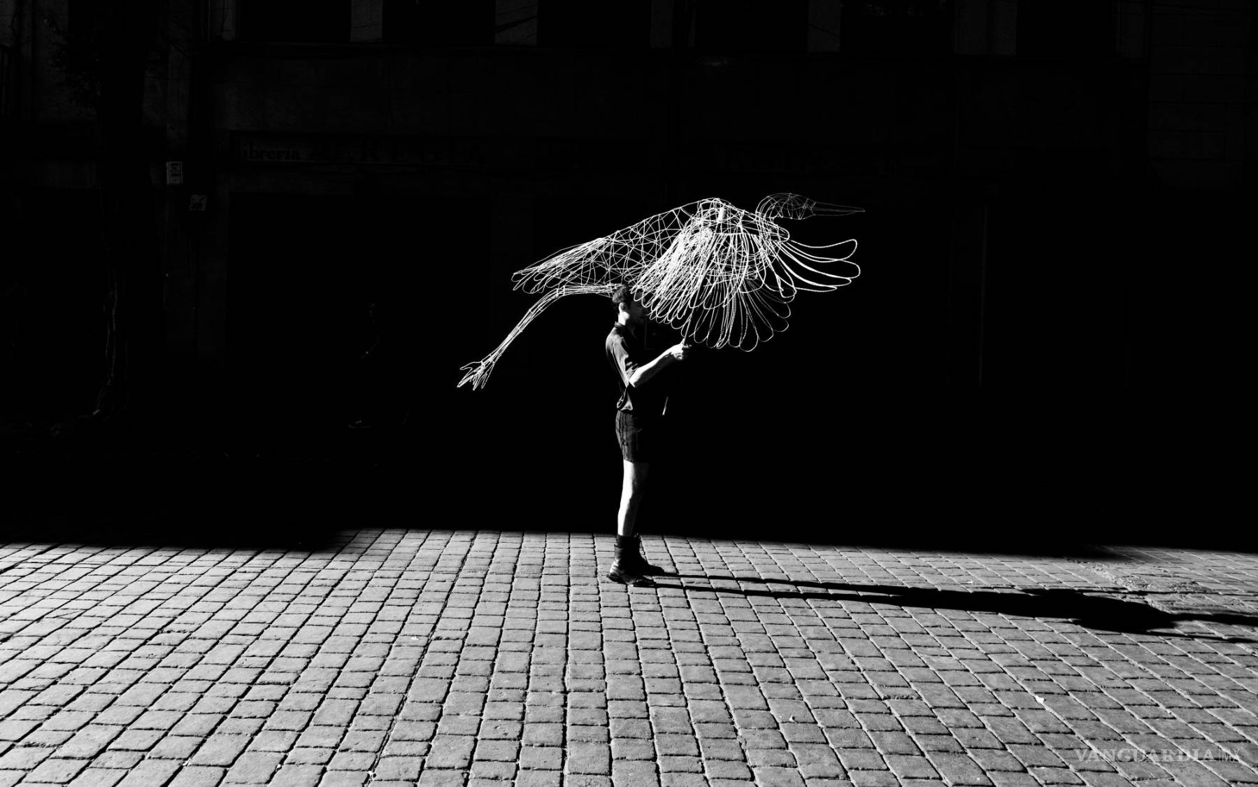 $!Conoce el arte de David Herrera, creador saltillense que participa en una ópera del Met de Nueva York