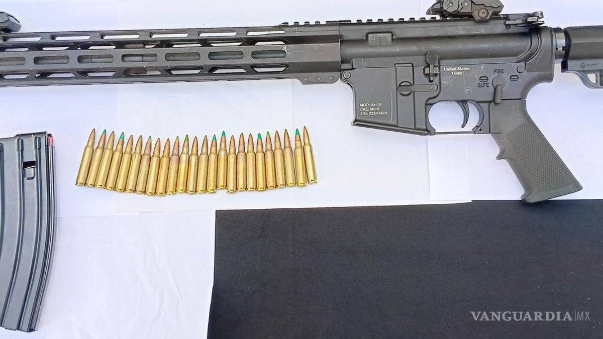 Detienen a cuatro, entre ellos un menor, en posesión de drogas y un arma larga, en Nuevo León