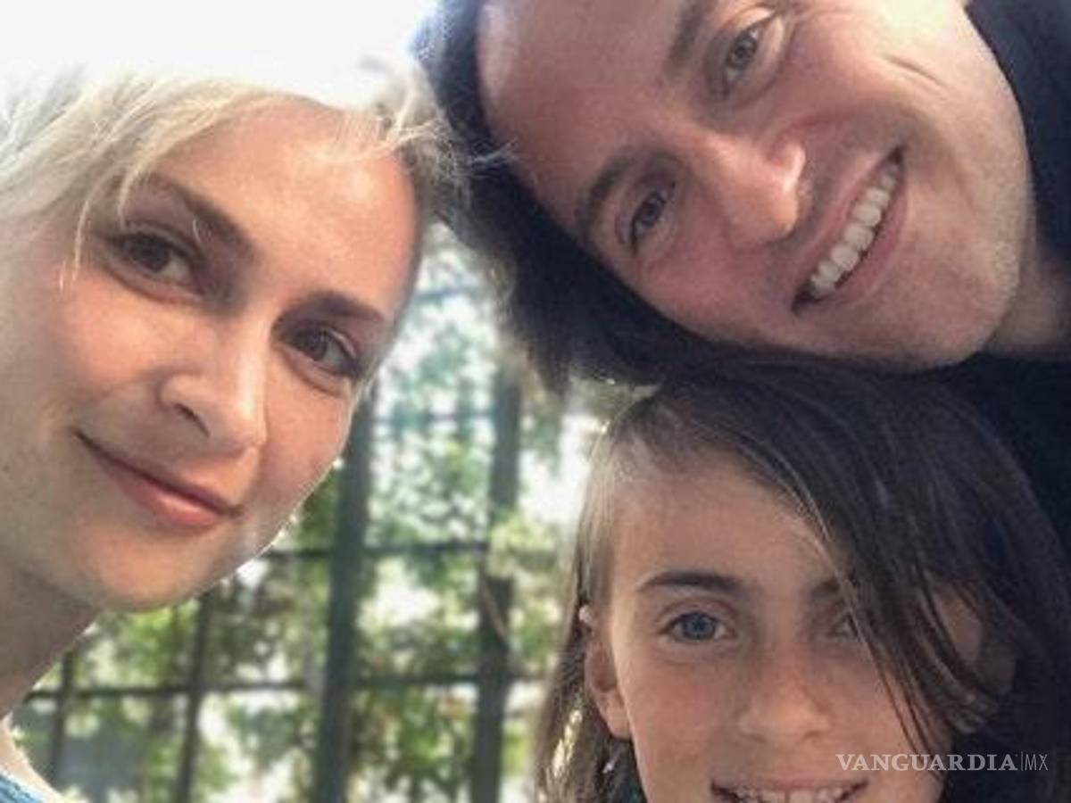 $!Halyna Hutchins con su esposo e hijo.