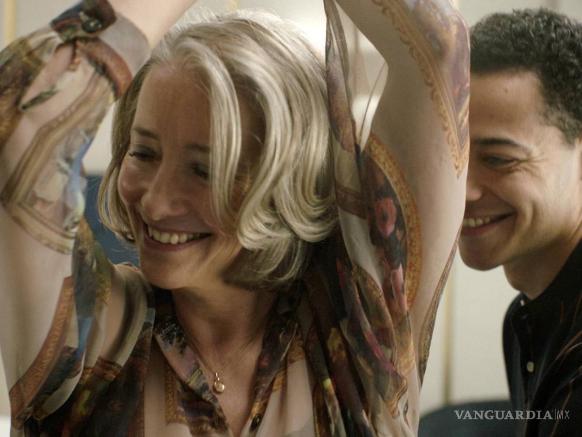 $!Emma Thompson y Daryl McCormack en una escena de la película dirigida por Sophie Hyde.