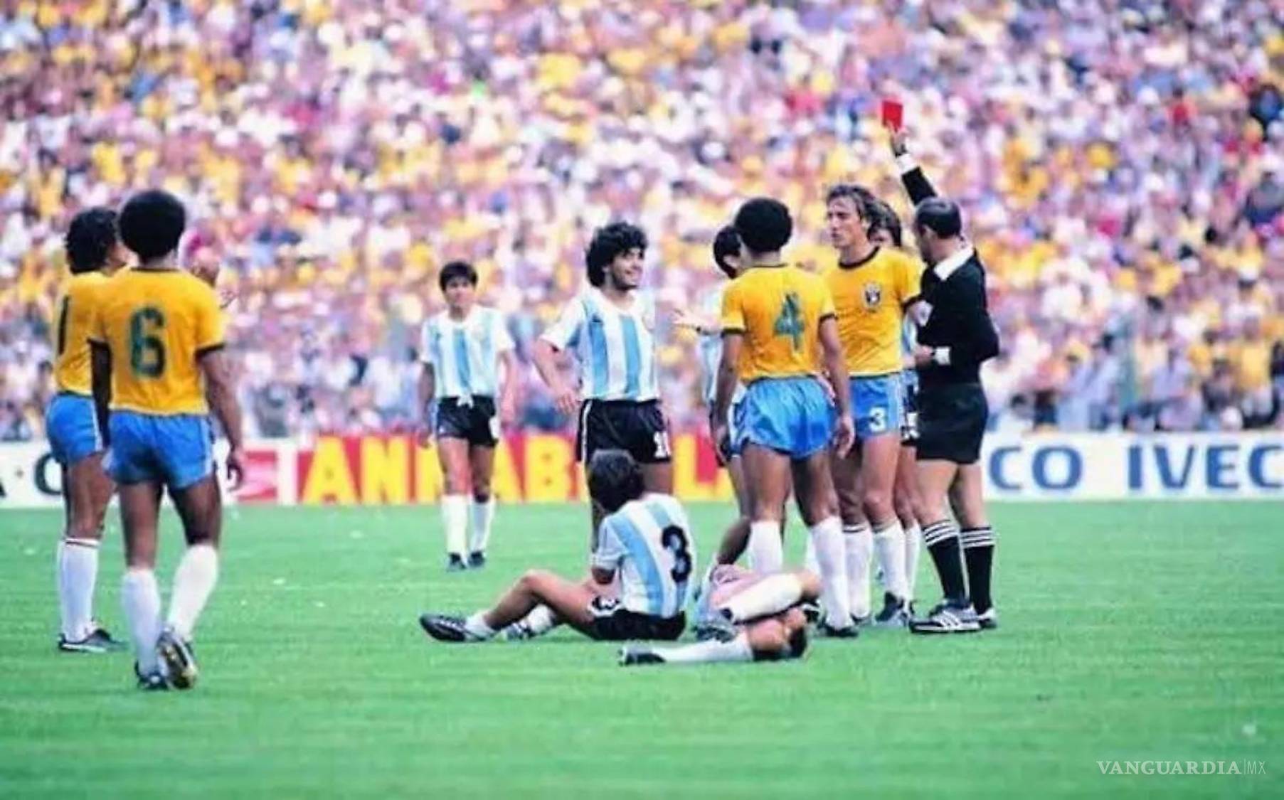 $!En el Mundial España 82, Mario Rubio le sacó la roja al Diego de las multitudes, al mejor jugador de ese tiempo.
