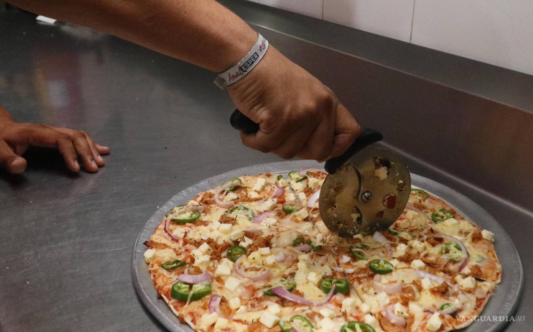 $!La primera pizza de cabrito del mundo, una creación de Capricciosas Saltillo y el chef Juan Ramón Cárdenas.