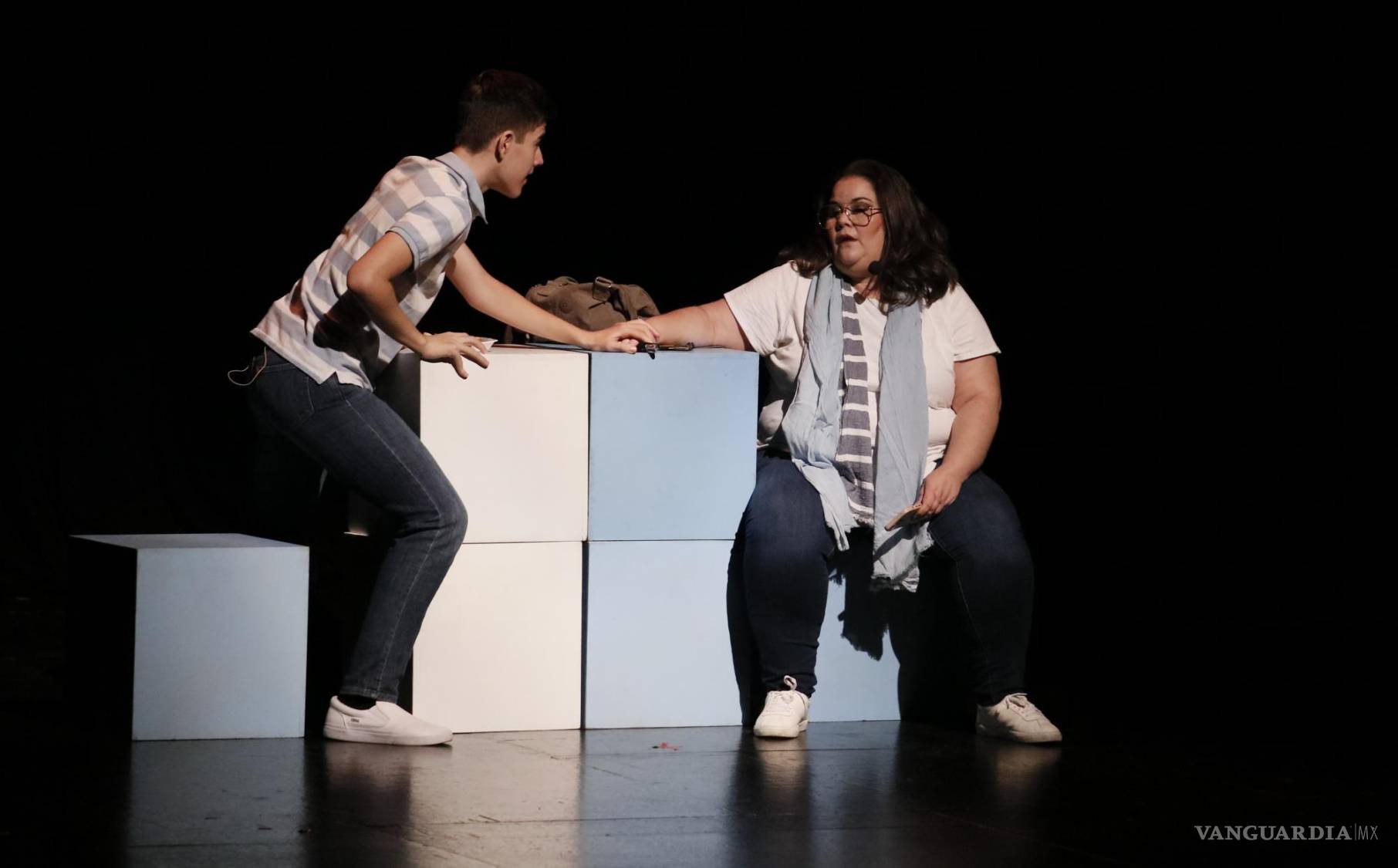 $!La obra “Diferente, un nuevo musical”, fue la primera obra de teatro musical seleccionada en una muestra estatal de teatro.