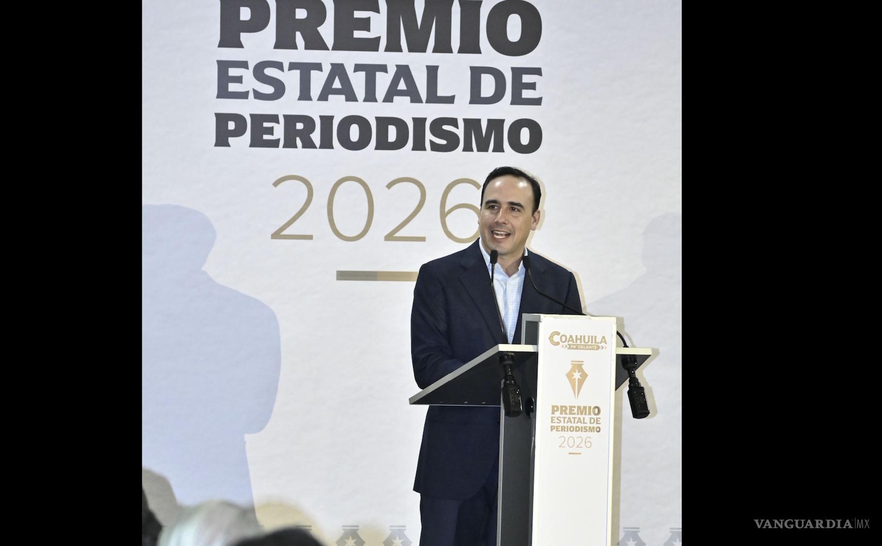 $!El gobernador Manolo Jiménez Salinas encabezó la ceremonia de entrega del Premio Estatal de Periodismo 2026.