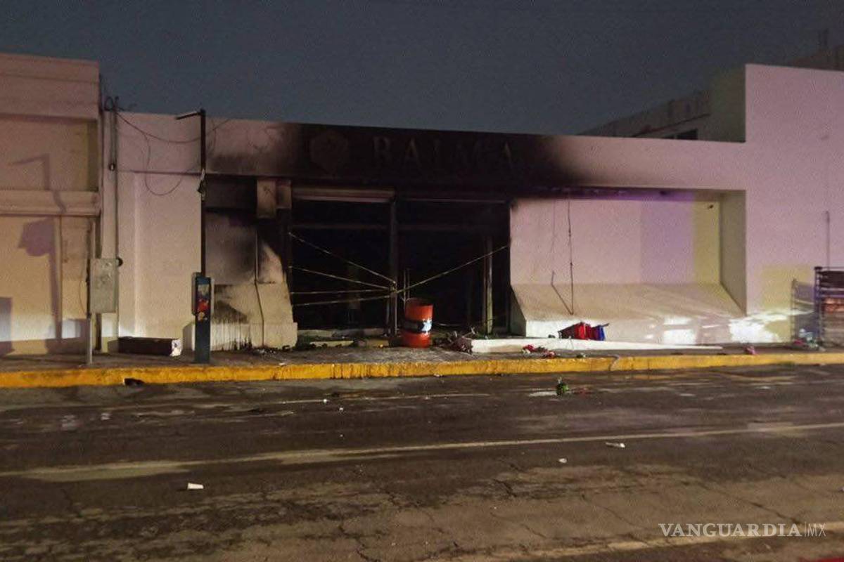 Incendio reduce a cenizas tienda china en Monclova; PC revisará comercios