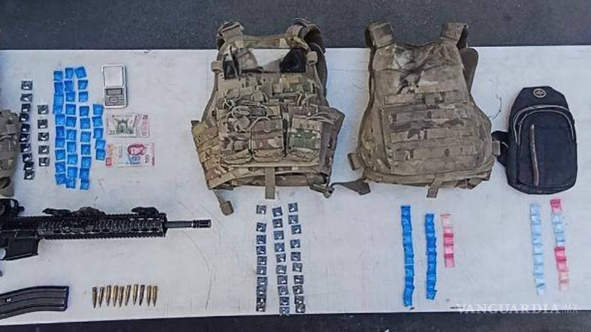 $!Un saldo de un hombre abatido, 10 detenidos, entre ellos una mujer, dejó un enfrentamiento entre autoridades y civiles armados en Lampazos de Naranjo y Montemorelos, Nuevo León.