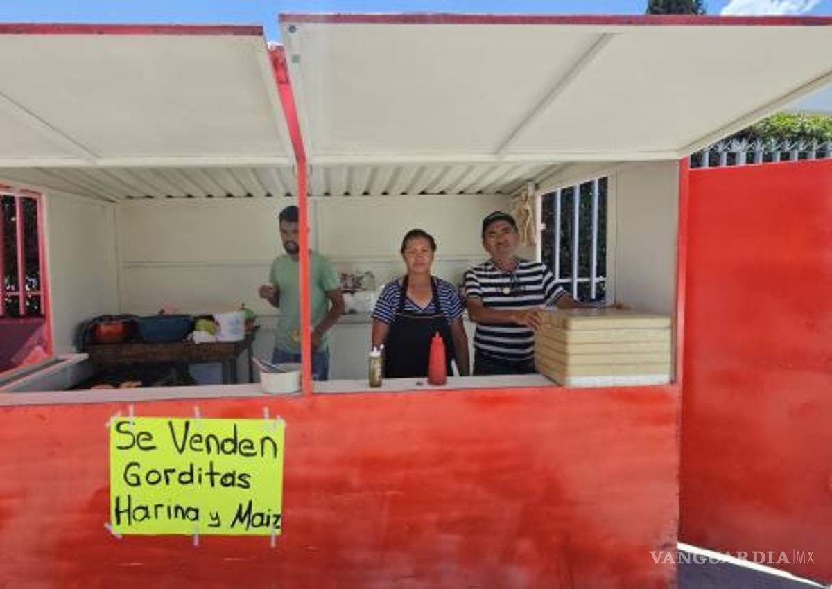 $!Con ayuda del municipio y de familiares, Araceli Serna y su familia recuperaron su estanquillo, el cual representa el principal sustento económico para tres integrantes del hogar.