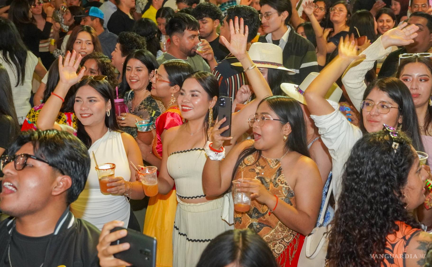 $!El Centro Cultural y de Convenciones de Oaxaca volverá a convertirse en el punto de encuentro entre tradición, gastronomía, artesanía y mezcal durante las Fiestas de la Guelaguetza.