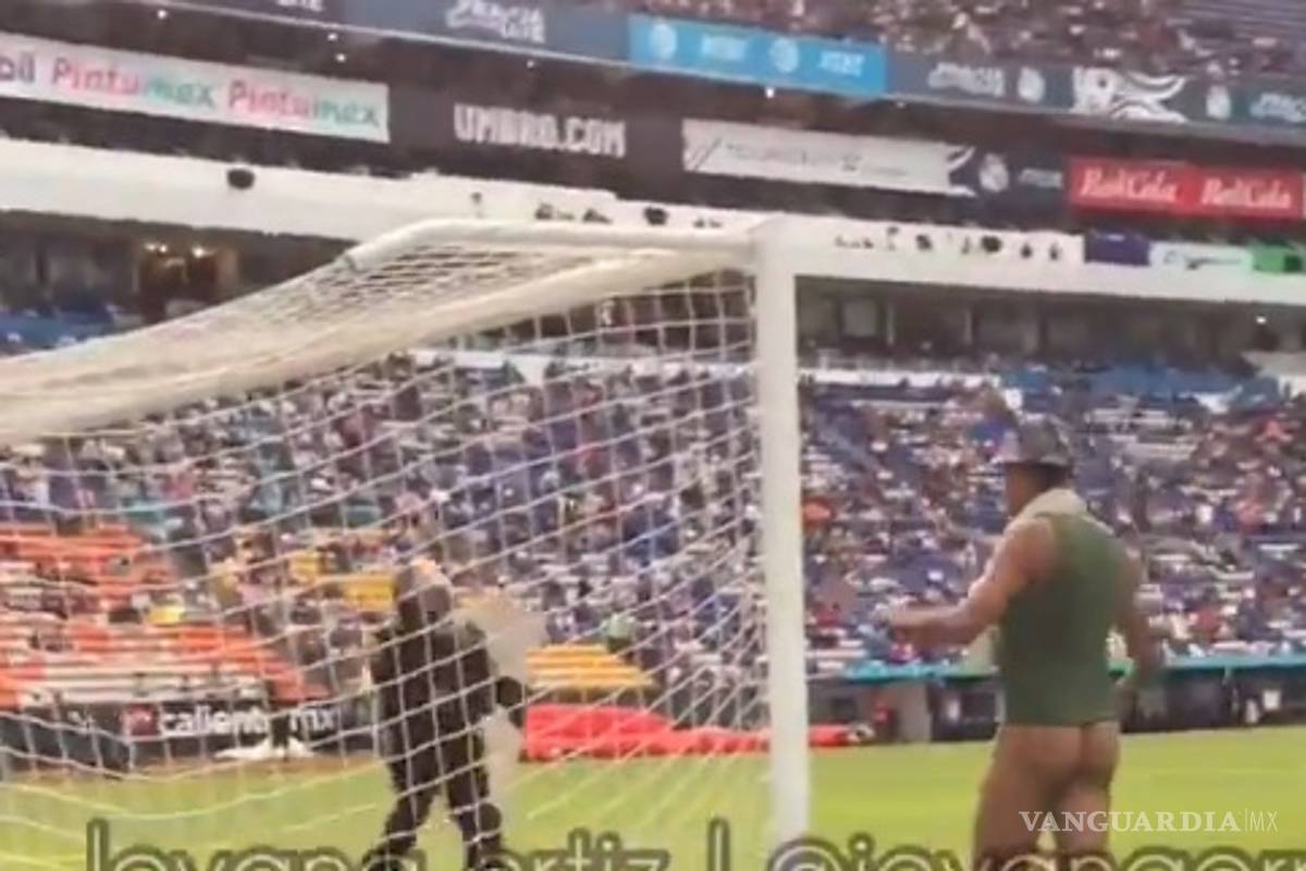 'Negro del Whatsapp' invade el Puebla vs Pachuca