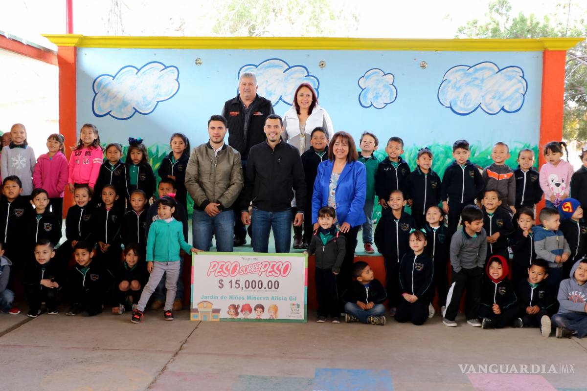 Entregan apoyo a jardín de niños en Nava para compra de aires acondicionados