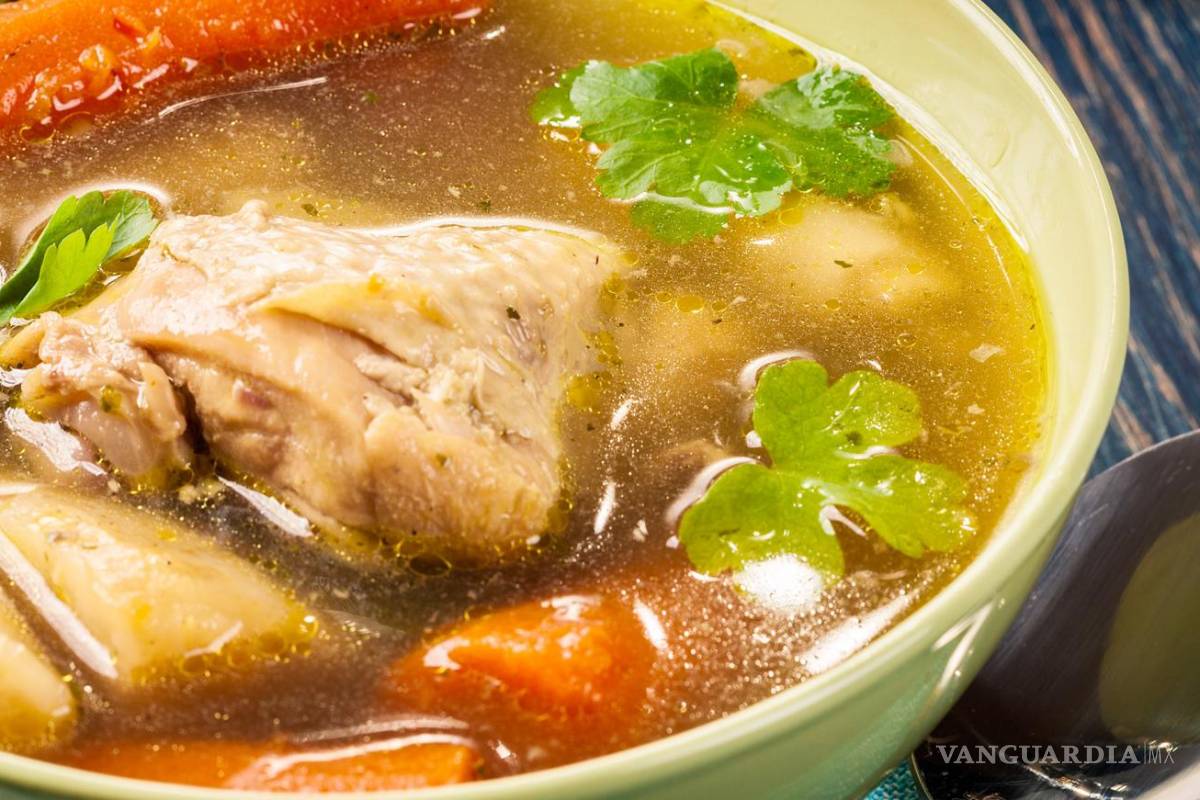 Saltillo: se encarece el caldo de pollo, remedio clave contra Ómicron