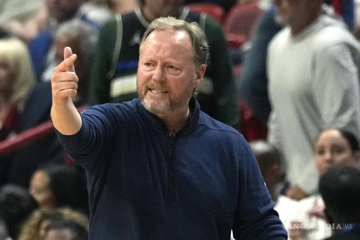 Anuncian Bucks el despido de su coach Mike Budenholzer