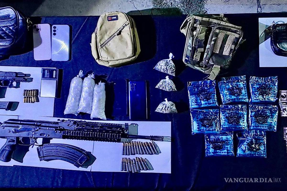 Nuevo León: Iban en compañía de cinco menores y aun así llevaban drogas y armas en su unidad