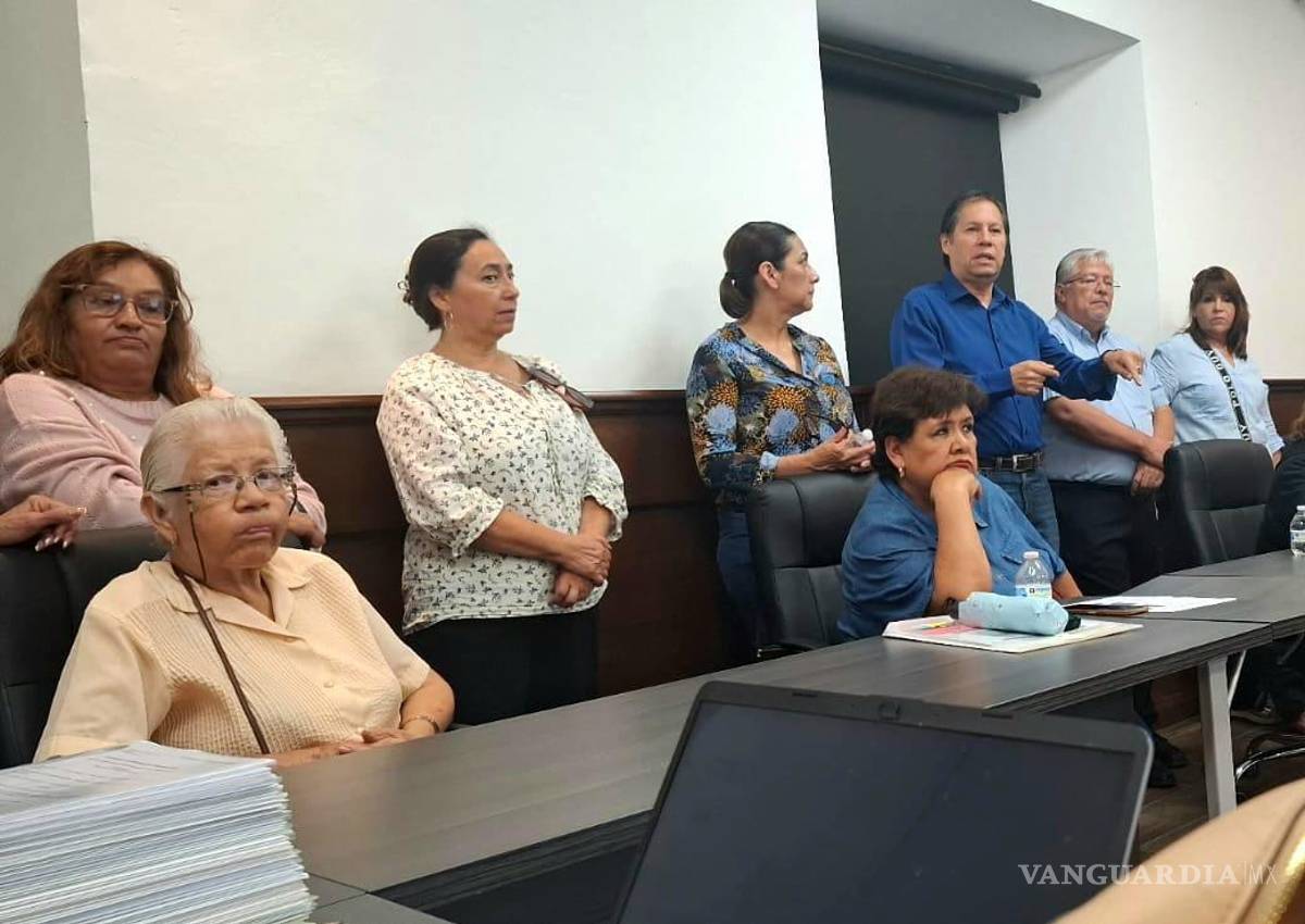 $!Integrantes del Magisterio en Acción por la Seguridad Social, Sección 38, se manifestaron para exigir la corrección del incremento salarial aplicado en 2025.