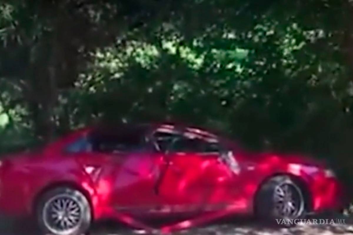 Padre destruye el Audi de su hija como castigo tras encontrarla con un chico (VIDEO)