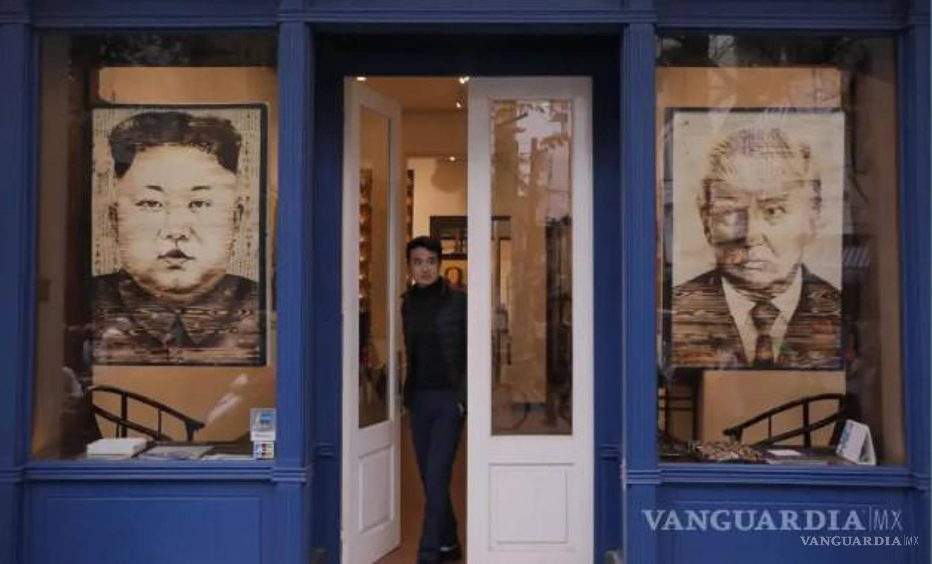 $!Obras de arte que del presidente de EU, Donald Trump, y al líder norcoreano, Kim Jong Un, se exhiben en una galería de Hanói, Vietnam, el 28 de febrero de 2019.