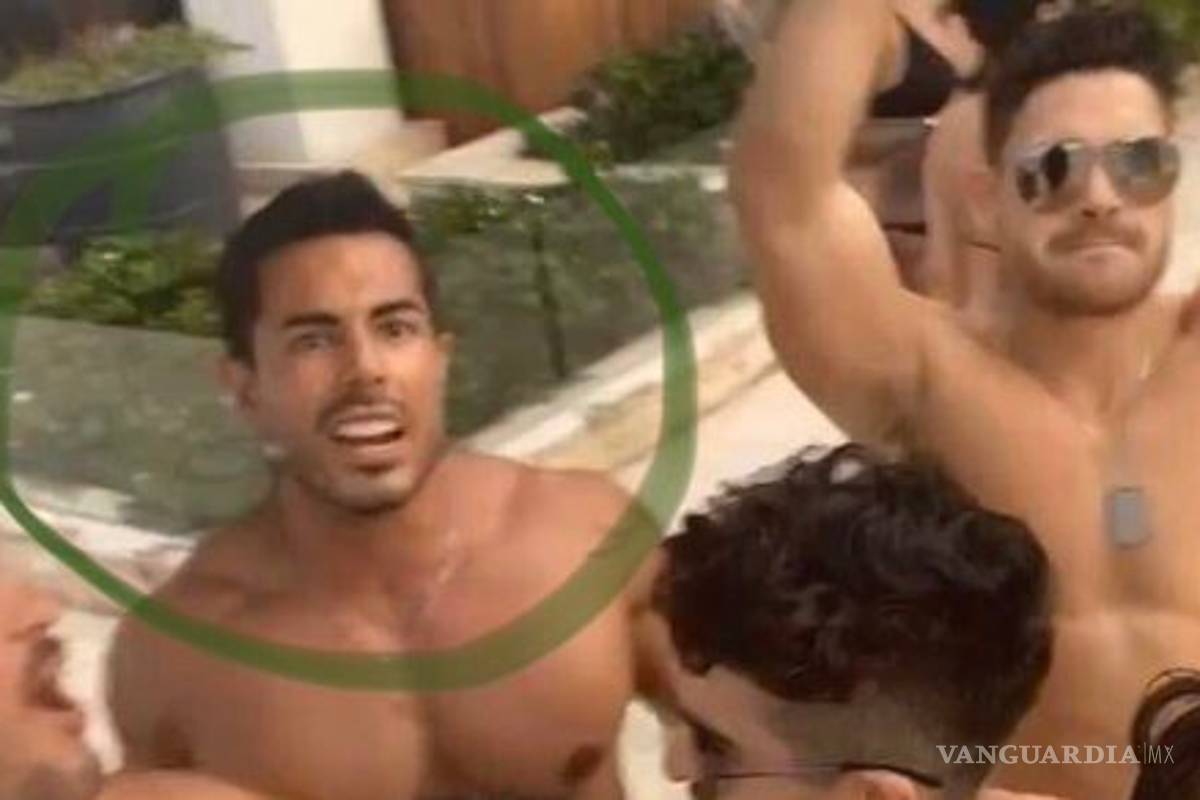 Oftalmólogo que fue vacunado contra COVID se fue de fiesta en playa