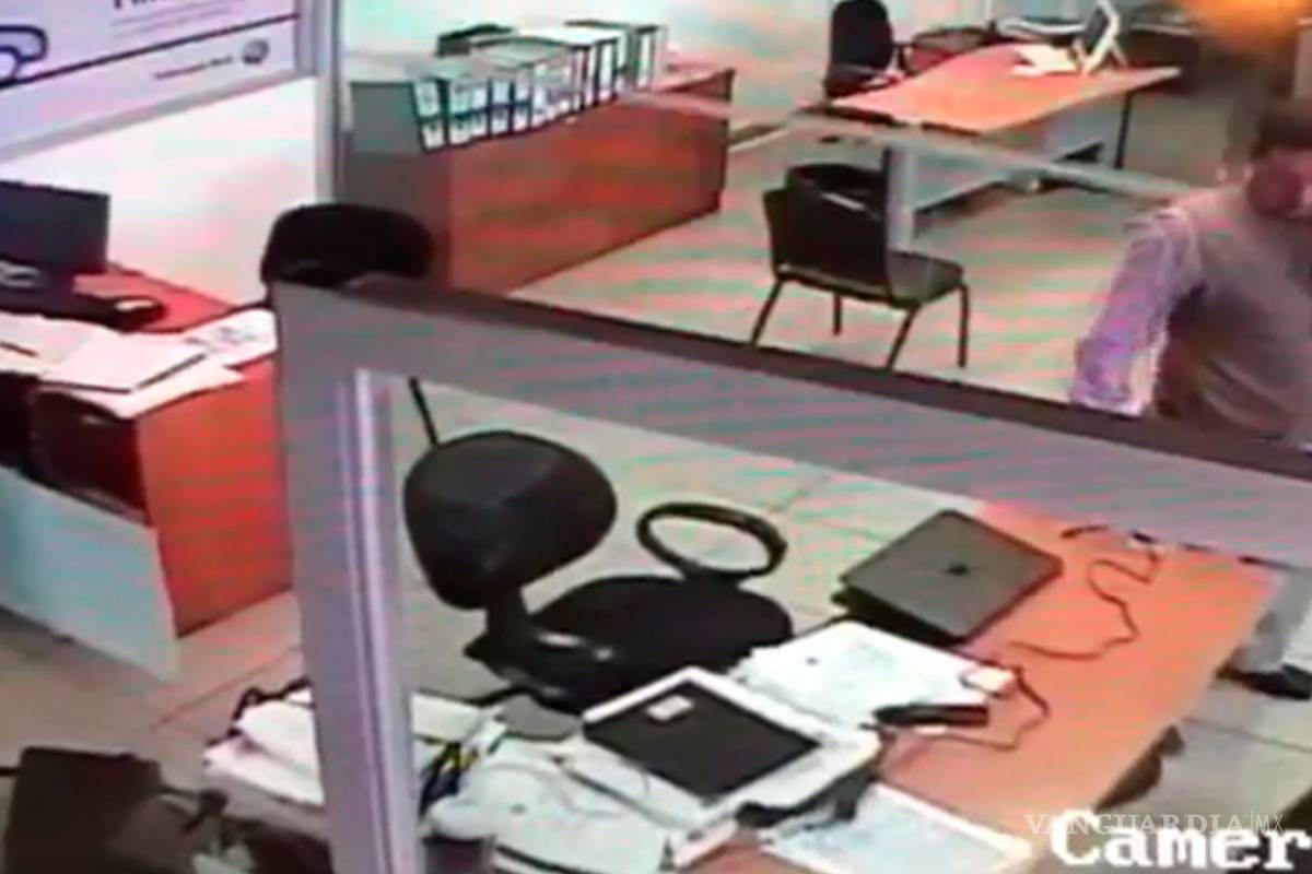 Roban laptop en agencia automotriz de Saltillo y piden ubicar al ladrón