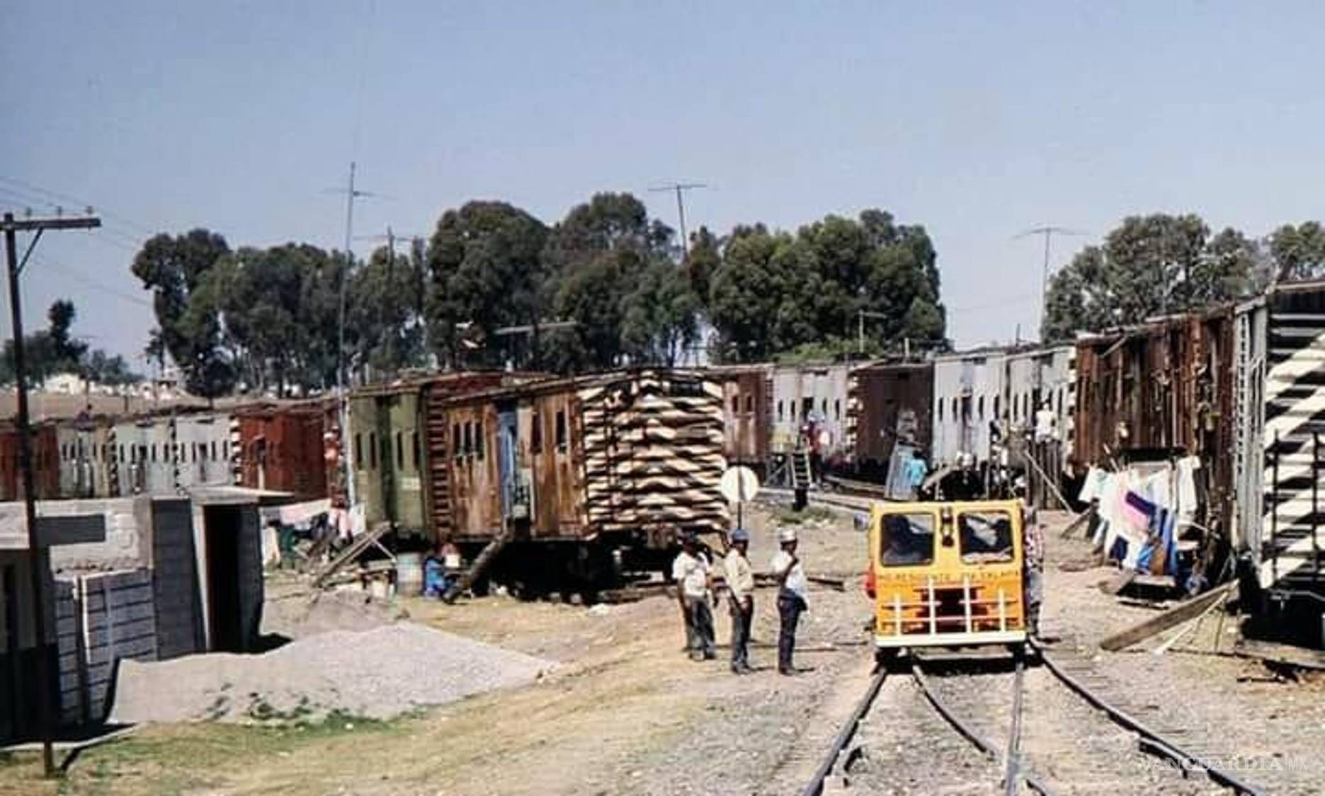 $!Foto de la cuenta de Facebook de Ferrocarriles Nacionales de México, aquí cuadrillas de vía en Grajales Puebla, 1993.