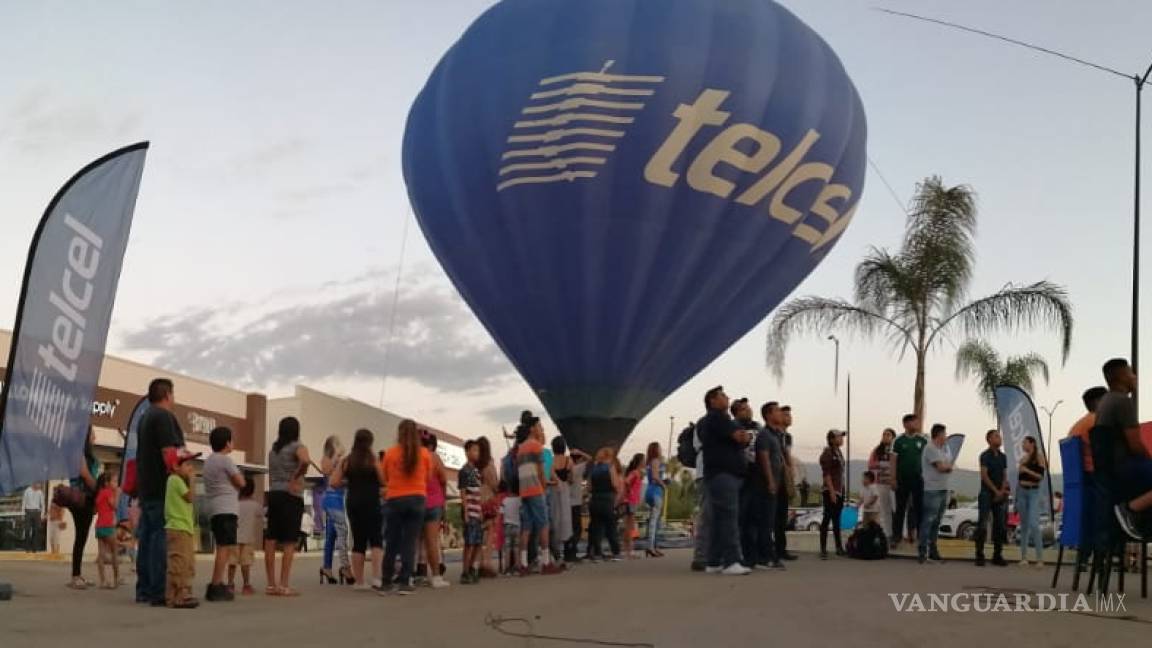 Lleva Telcel gira de globo aerostático y venta especial a Múzquiz, Coahuila