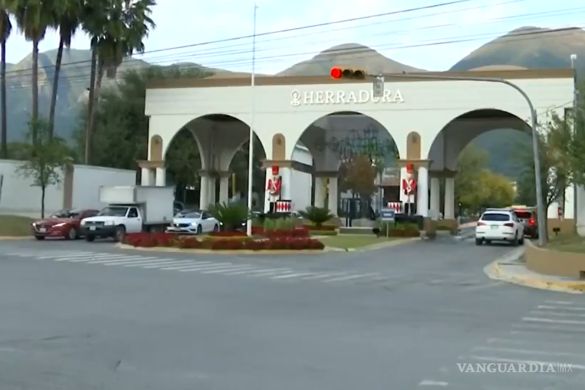 $!Hallan feto en contenedor de basura en Monterrey; autoridades abren investigación