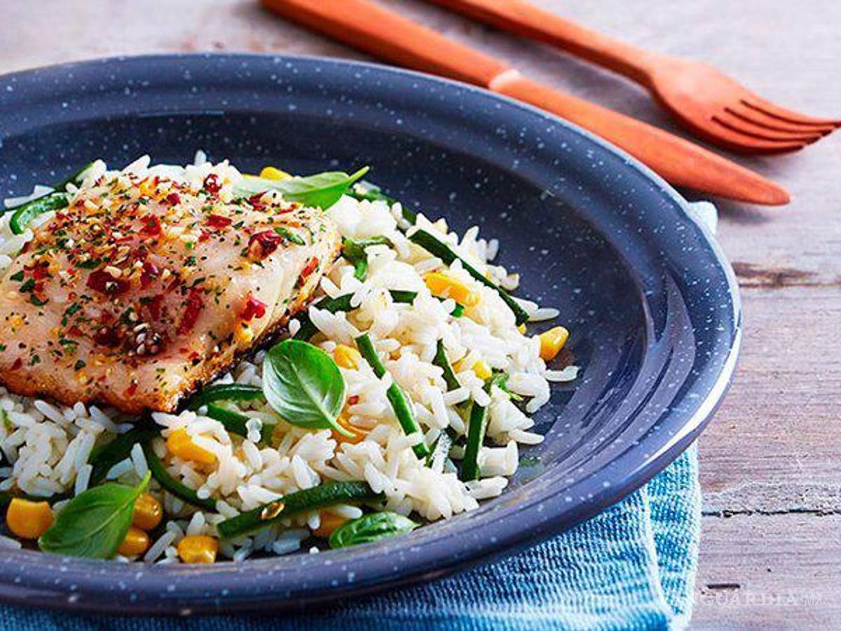 $!Arroz poblano con pescado a la parrilla.