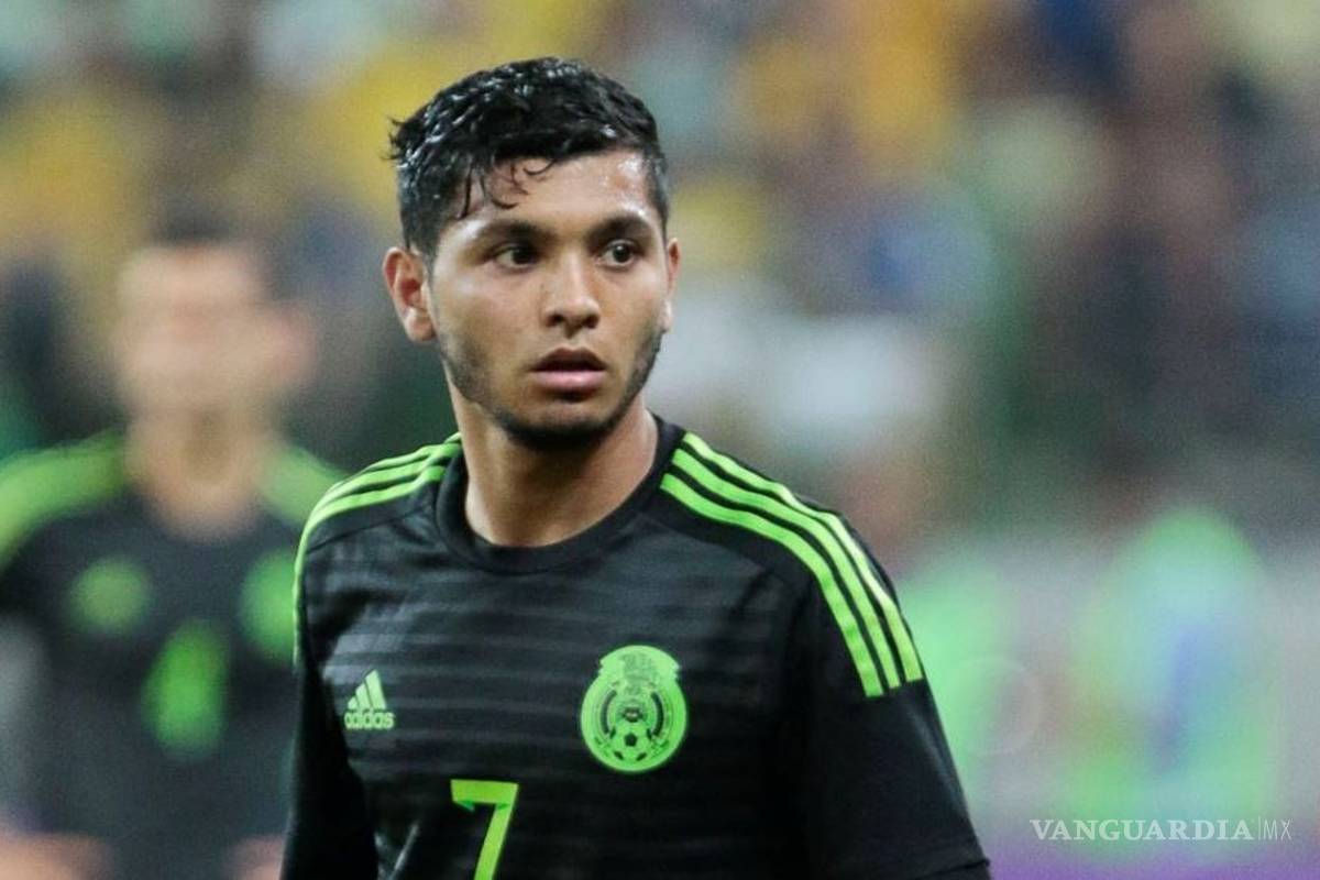 ‘Tecatito’ causa baja del Tri por problemas personales