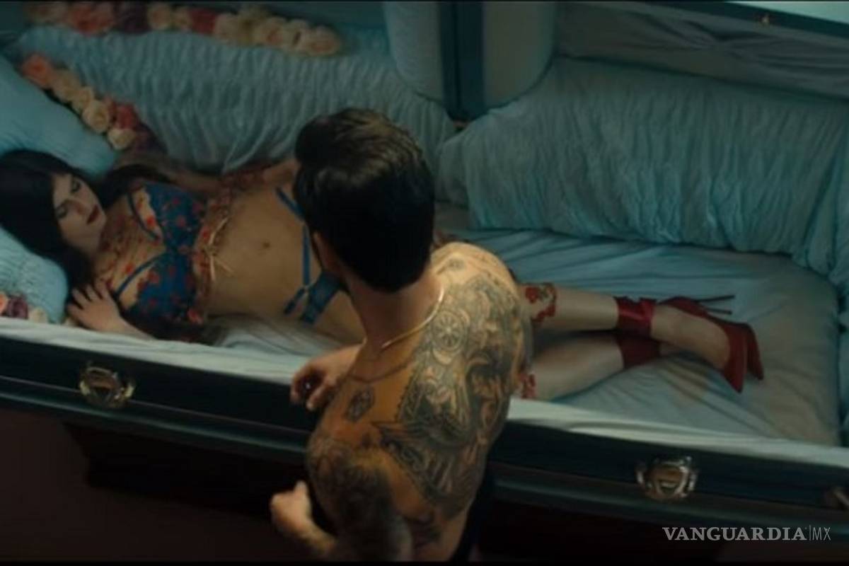 Adam Levine se pone güero y Maroon 5 estrena video