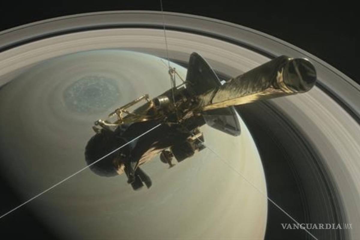 Descubre la sonda &quot;Cassini&quot; un &quot;gran vacío&quot; entre Saturno y sus anillos