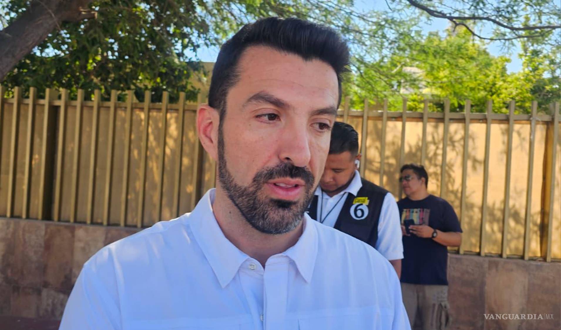$!Fernando Villarreal Cuéllar llamó a la ciudadanía a participar en la jornada electoral antes del cierre de casillas este domingo.