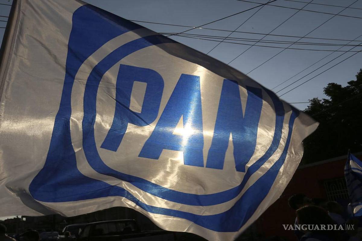 PAN mata alianza con el PRI y presenta su nueva imagen