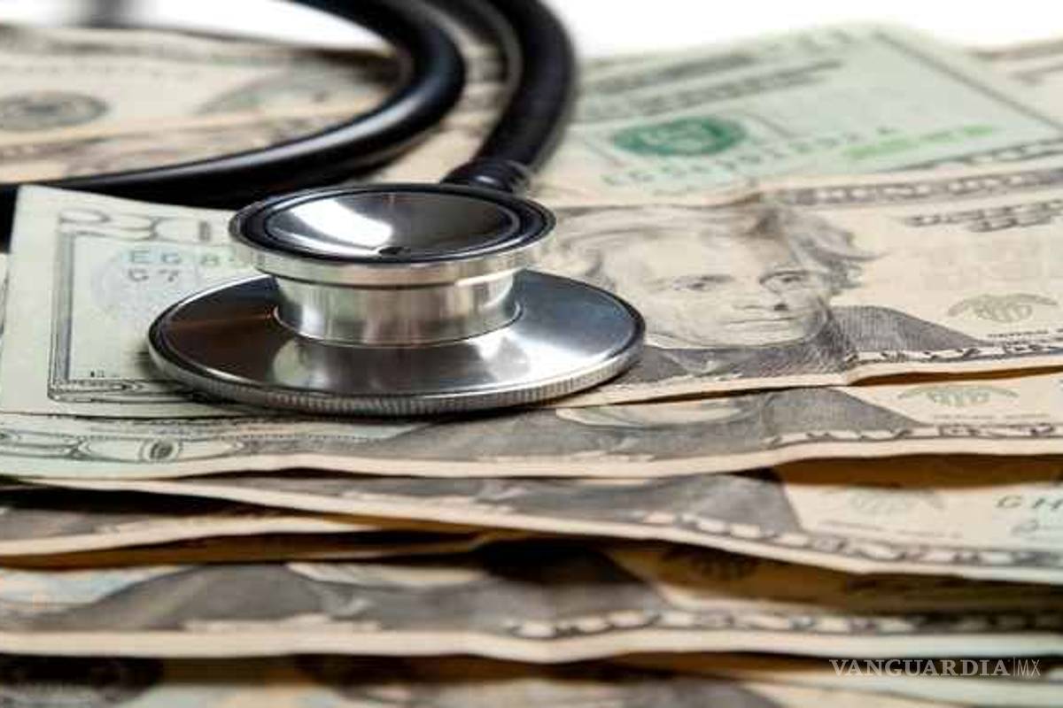 Los mexicanos son los que más gastan en salud