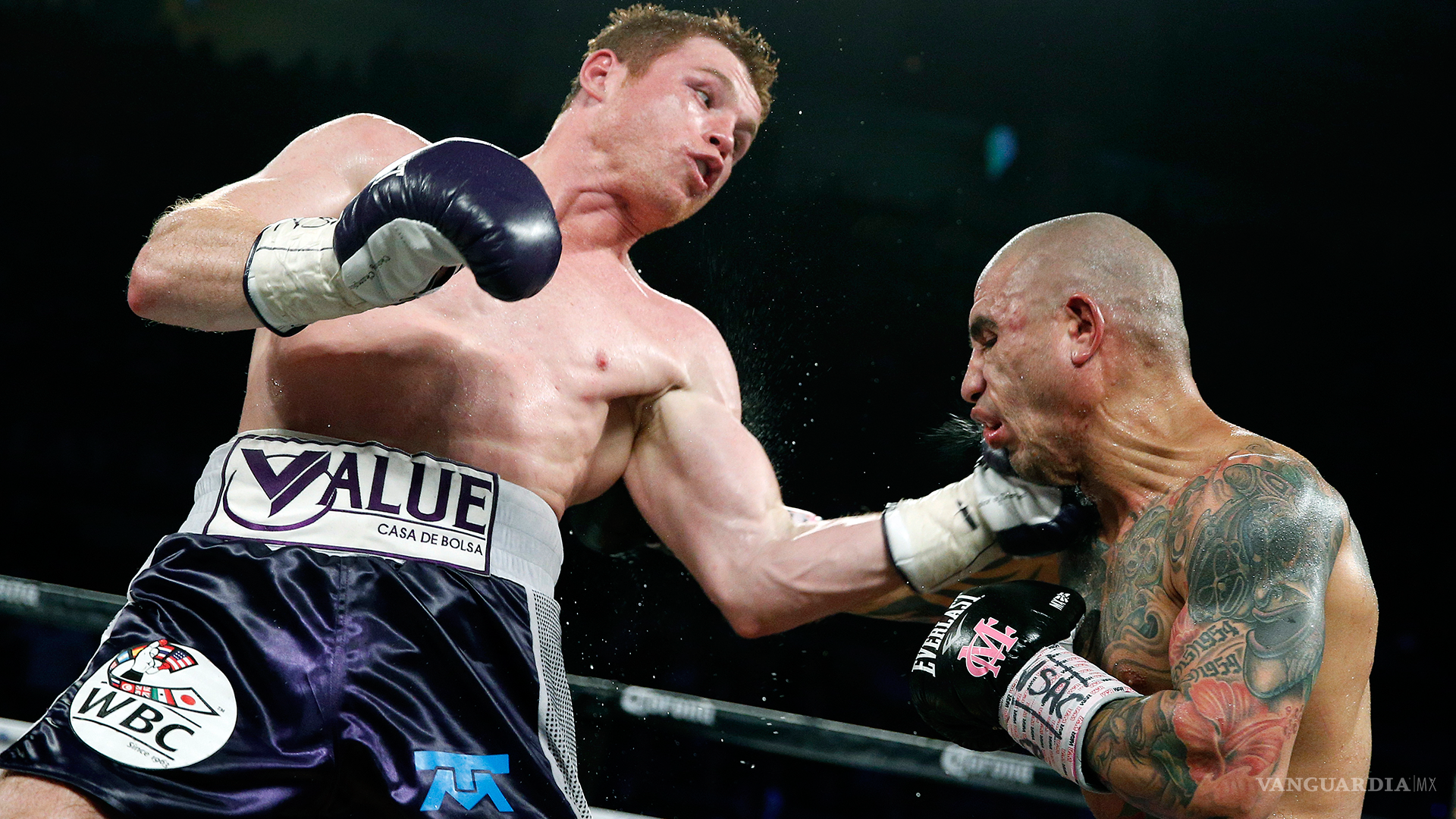 $!Canelo derrotó a Miguel Cotto y conquistó el título mundial mediano, heredando el trono del boxeo latino
