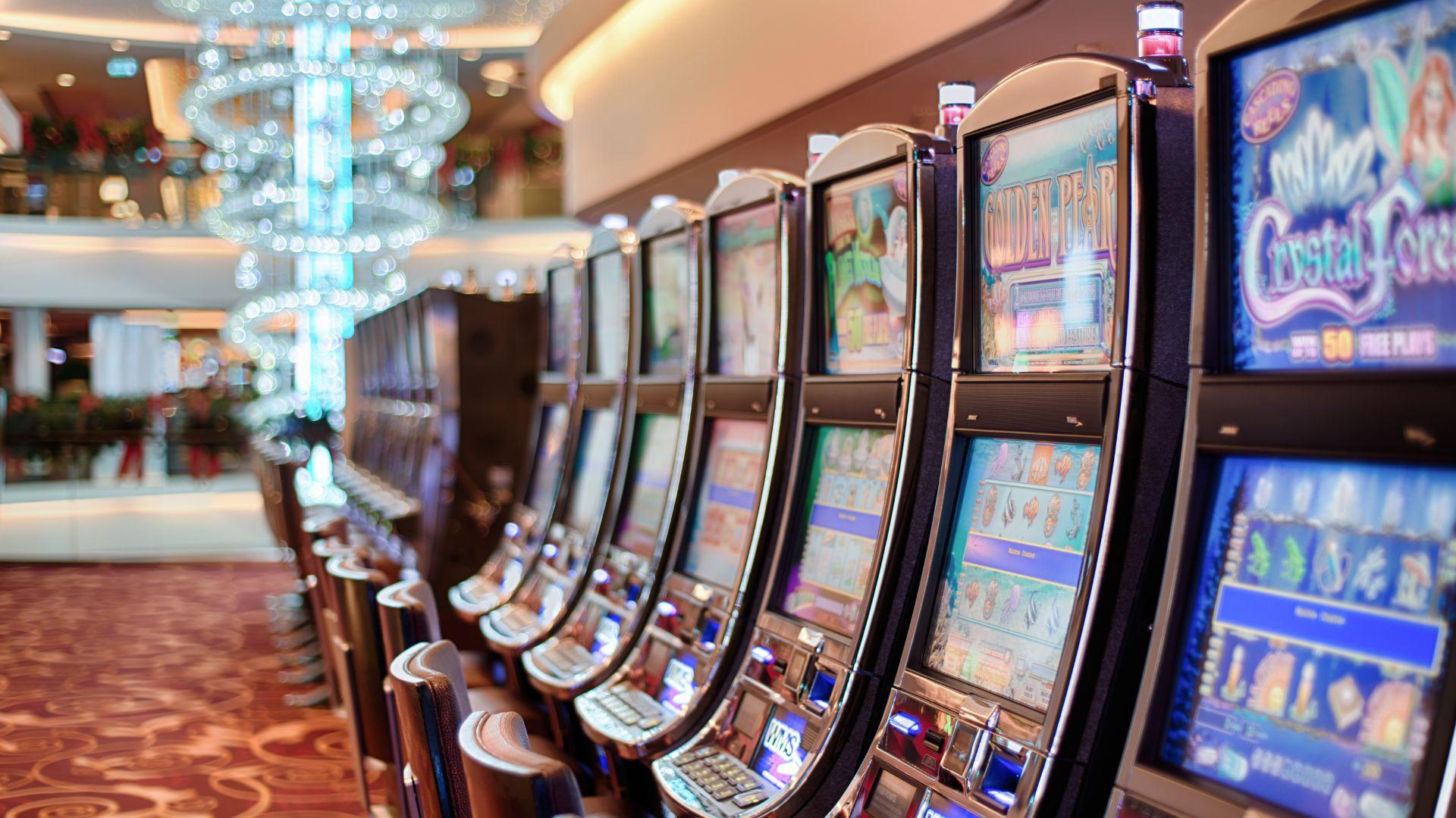 $!Según a revista Forbes, las apuestas y casinos en línea mueven alrededor de dos mil millones de dólares al año.