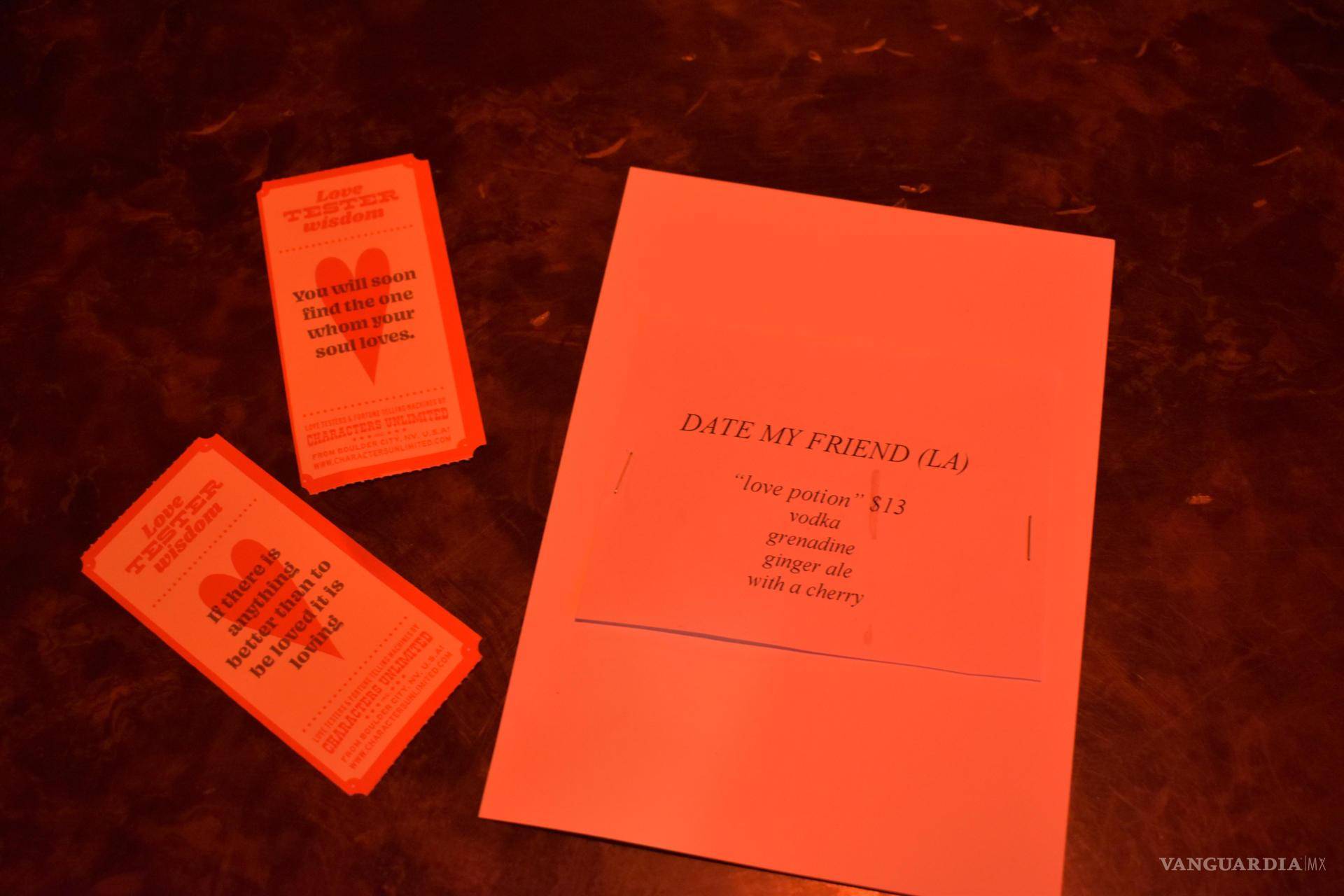 $!La fatiga de las aplicaciones de citas está empujando a una nueva generación de solteros a buscar conexiones fuera del algoritmo.