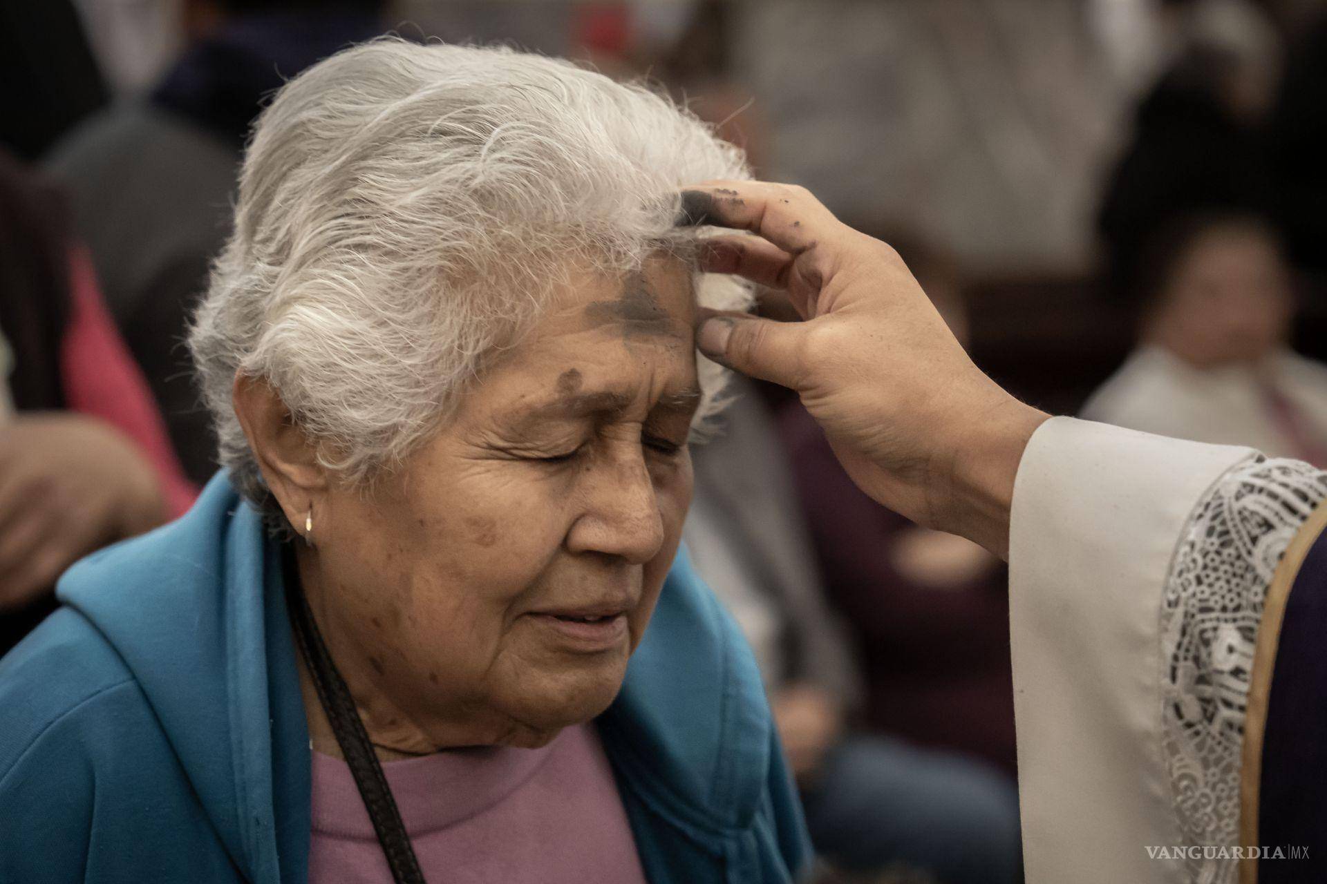 $!Católicos del país celebran el miércoles de cenizas.