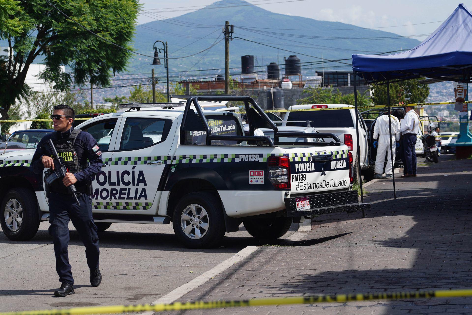 $!Un comando armado asesina a balazos a Caleb Rodríguez, jefe de seguridad de la Tenencia de Morelos, afuera de su domicilio.