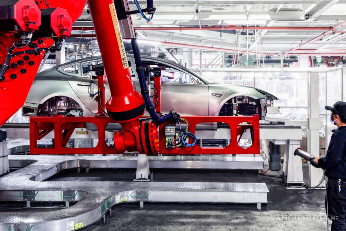 Anticipan alza en rotación de ingenieros con llegada de Tesla
