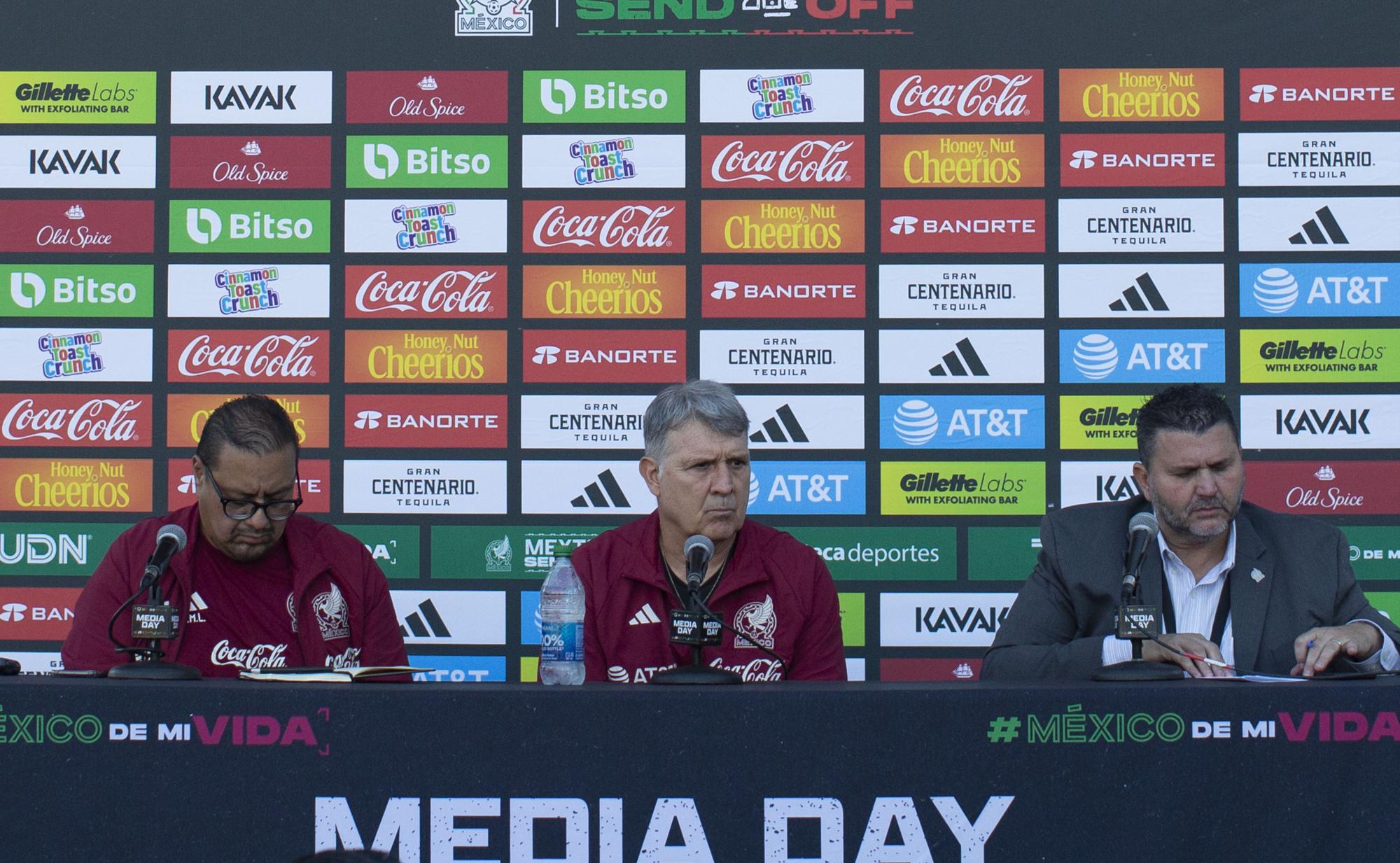 Gerardo Martino confirma que va a llevar a tres delanteros a Qatar 2022,  descarta a Vela y Chicharito. Noticias en tiempo real