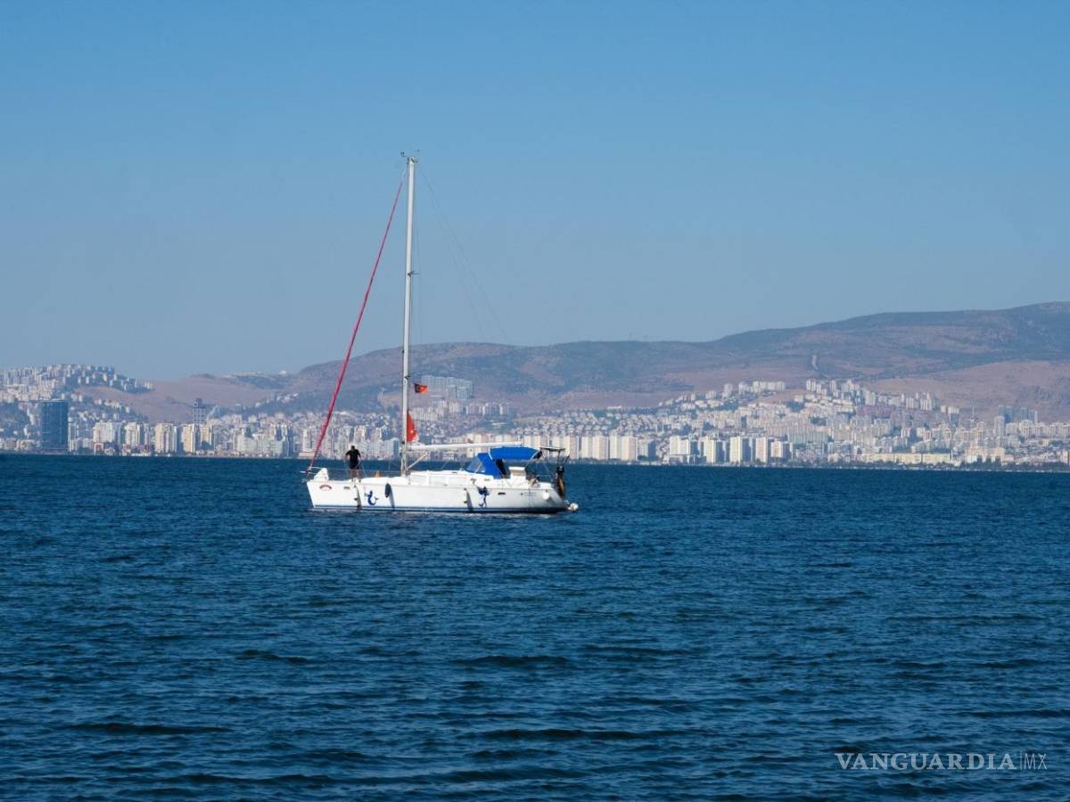 $!Vista del Golfo de Esmirna, con el distrito de Karsiyaka, desde el puerto deportivo de la ciudad. EFE/Guillermo López