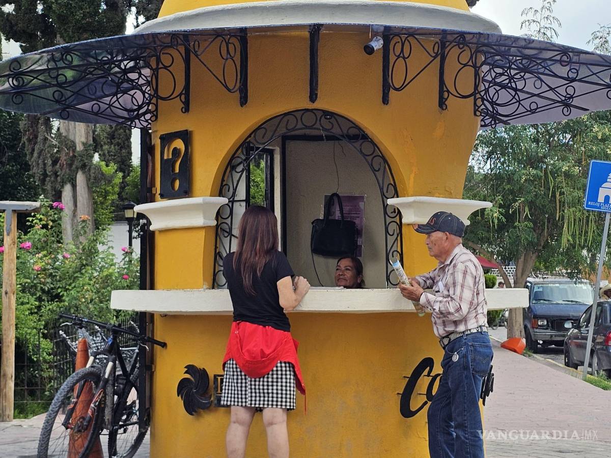 $!La encargada del módulo de boletos fue señalada por los turistas como responsable de expedir más boletos de los permitidos, lo que afectó la experiencia turística.