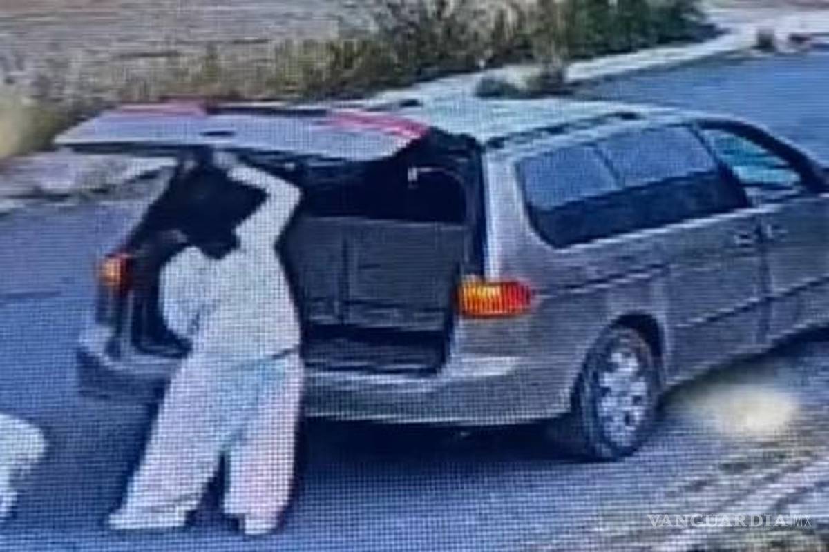 Saltillo: captan en video abandono de perrito en Lomas de Lourdes; ciudadanos muestran indignación